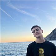 Soy estudiante de historía en la universidad de Gerona y podría ayudar fácilmente en classes de refuerzo a niños hasta secundaria en dicha materia